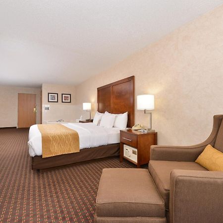 Comfort Inn & Suites Riverview Near Davenport And I-80 Le Claire Quarto foto