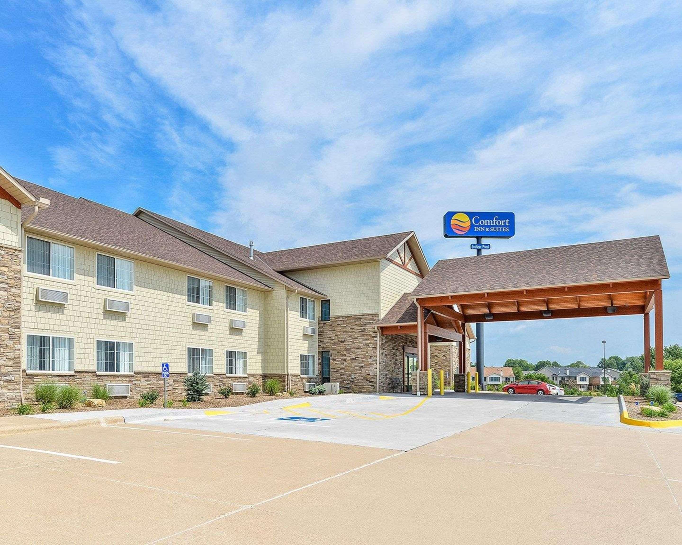 Comfort Inn & Suites Riverview Near Davenport And I-80 Le Claire Exterior foto