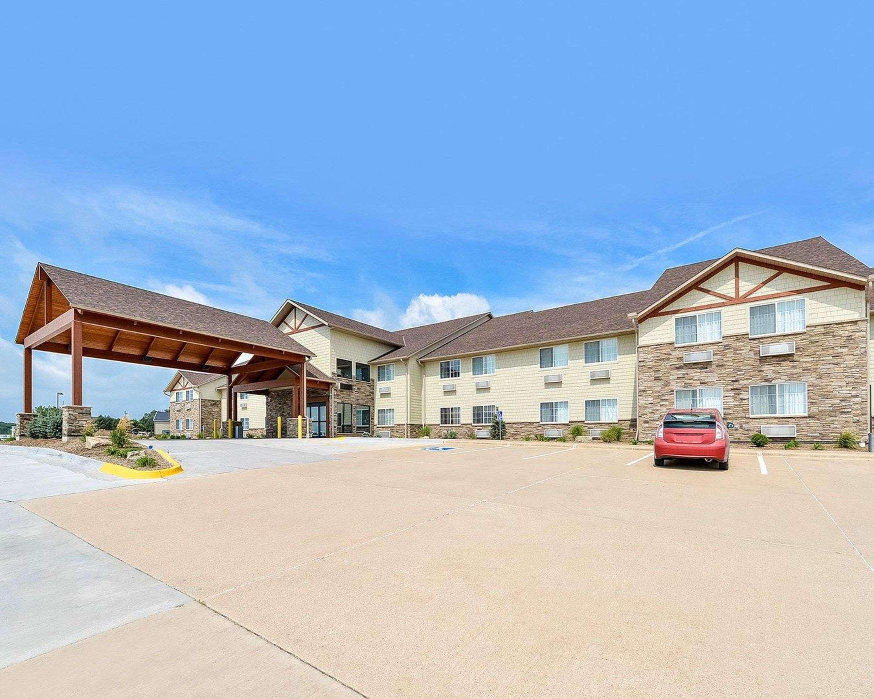 Comfort Inn & Suites Riverview Near Davenport And I-80 Le Claire Exterior foto